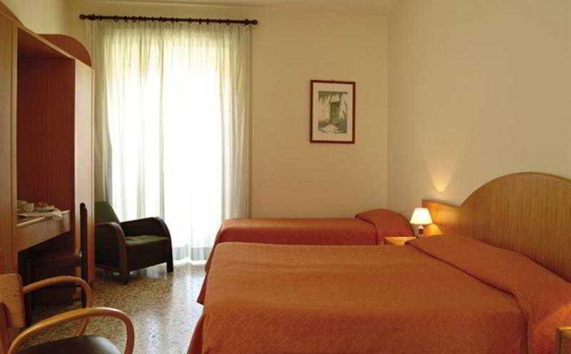 Hotel Del Corso ซอร์เรนโต ภายนอก รูปภาพ