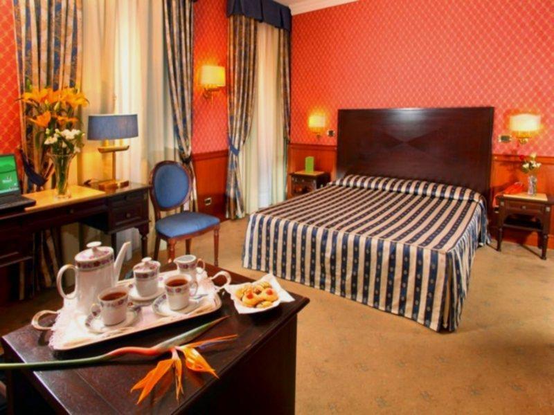 Hotel Del Corso ซอร์เรนโต ภายนอก รูปภาพ