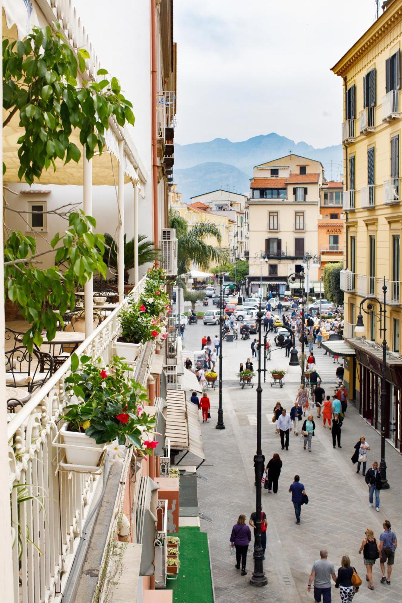 Hotel Del Corso ซอร์เรนโต ภายนอก รูปภาพ