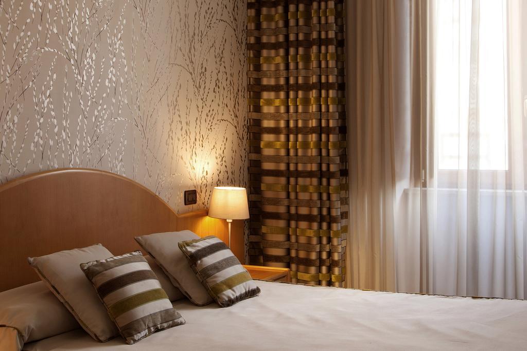 Hotel Del Corso ซอร์เรนโต ภายนอก รูปภาพ