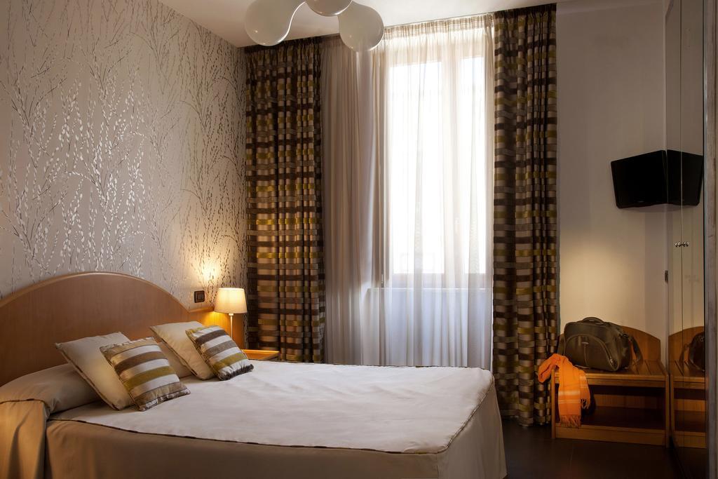 Hotel Del Corso ซอร์เรนโต ภายนอก รูปภาพ