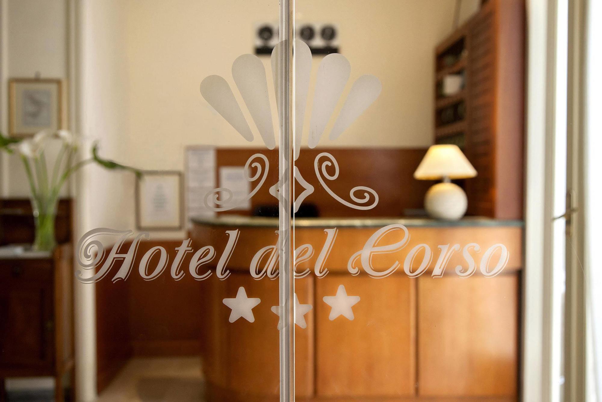 Hotel Del Corso ซอร์เรนโต ภายนอก รูปภาพ