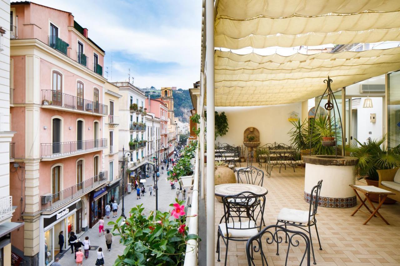 Hotel Del Corso ซอร์เรนโต ภายนอก รูปภาพ