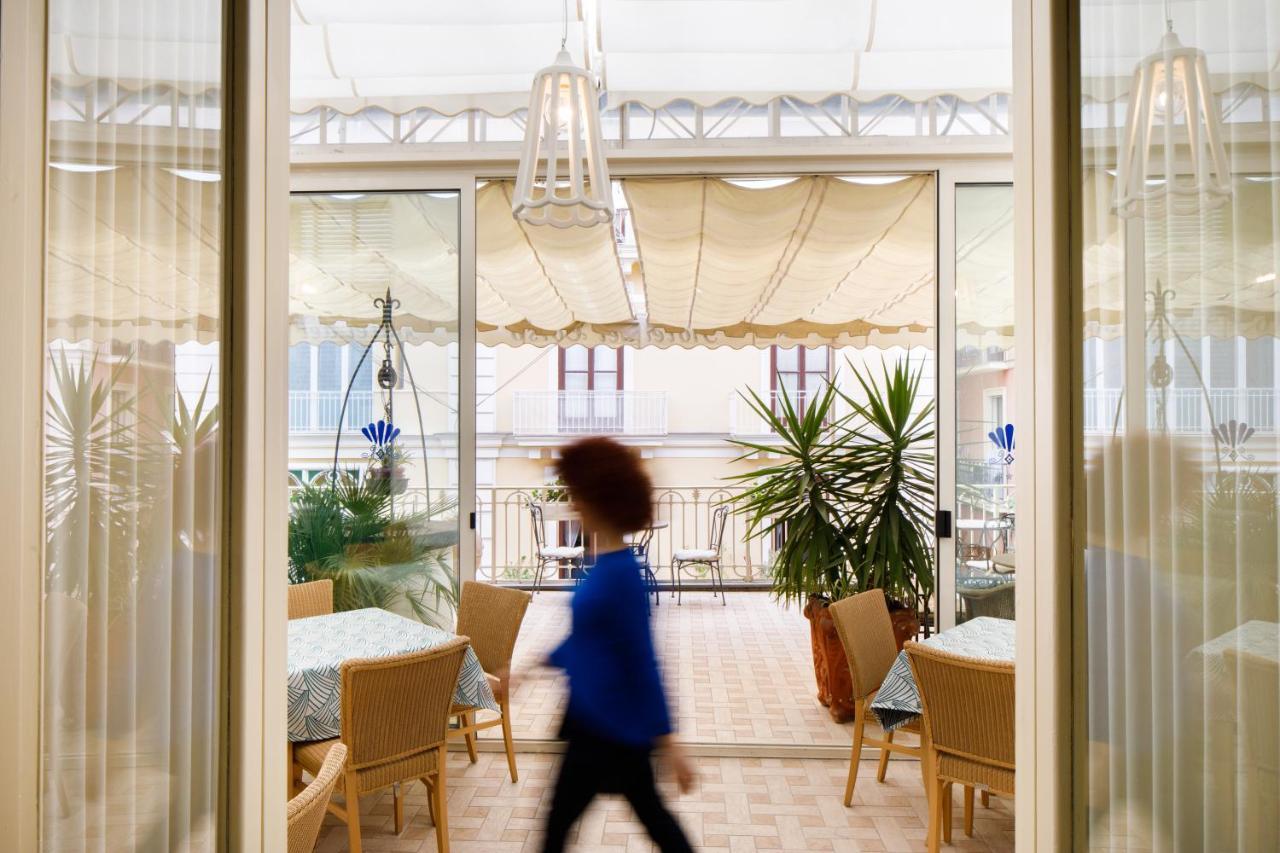 Hotel Del Corso ซอร์เรนโต ภายนอก รูปภาพ
