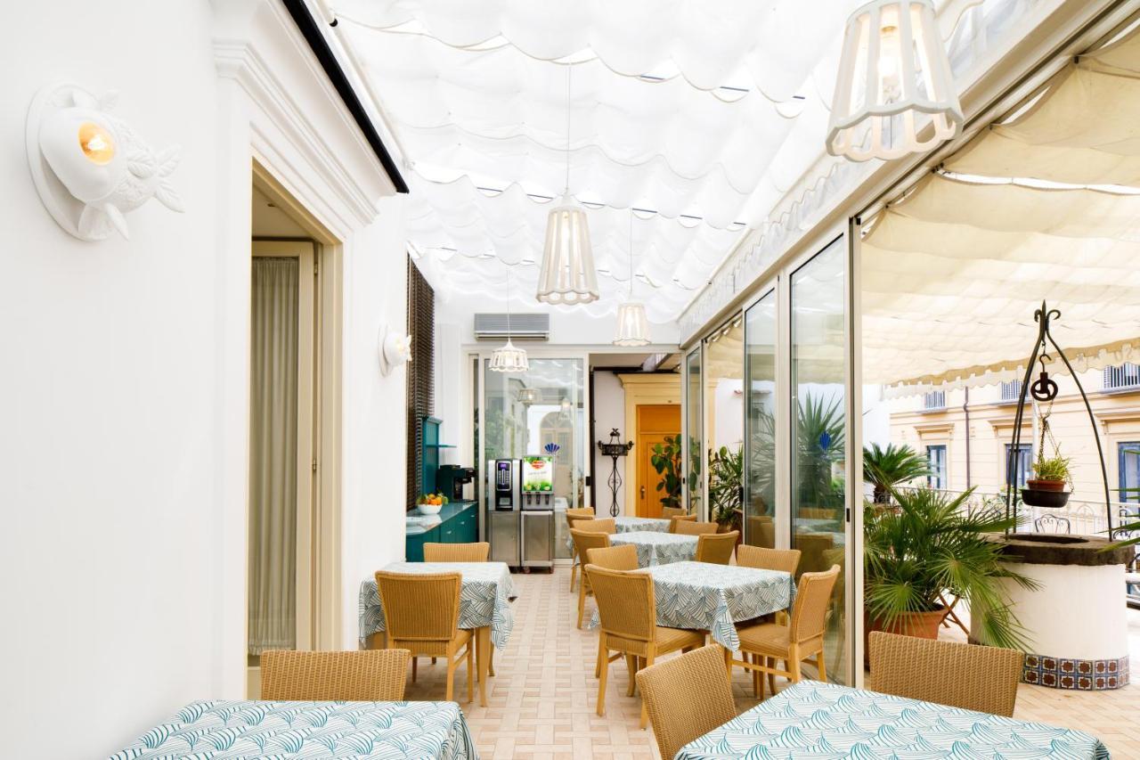 Hotel Del Corso ซอร์เรนโต ภายนอก รูปภาพ